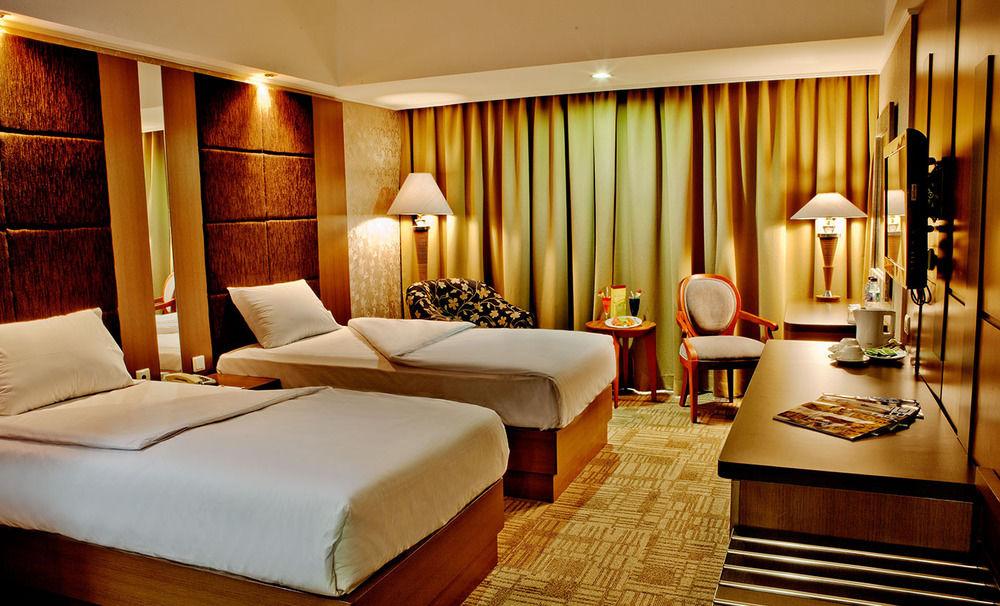 Treva International Hotel Jakarta Exterior photo