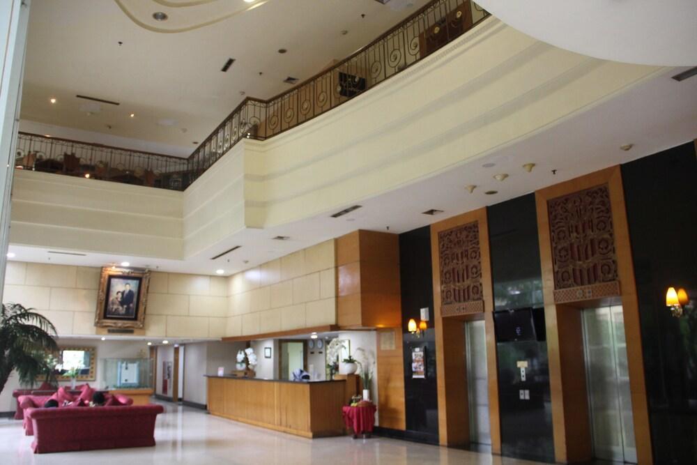 Treva International Hotel Jakarta Exterior photo