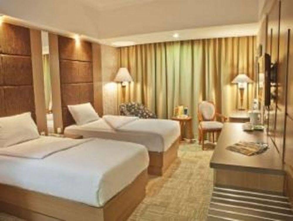Treva International Hotel Jakarta Exterior photo